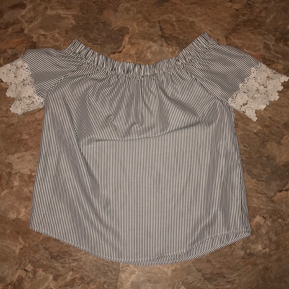 Shoulder stripped shirt